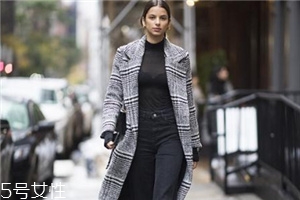 黑色打底衫怎么配衣服？時(shí)尚界的常青單品
