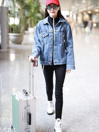 黑色打底衫怎么配衣服？時(shí)尚界的常青單品