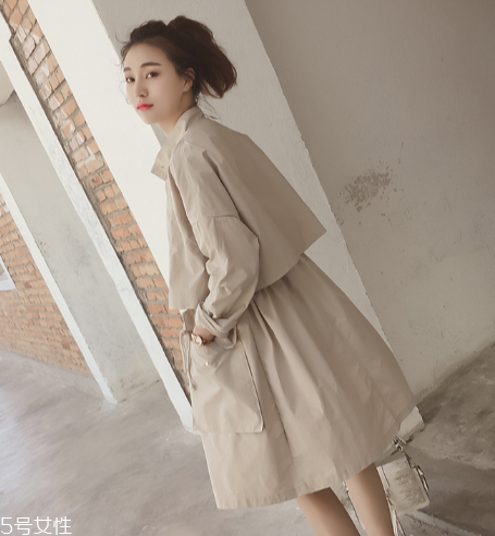 今年流行什么樣的風(fēng)衣？這幾款少女感十足