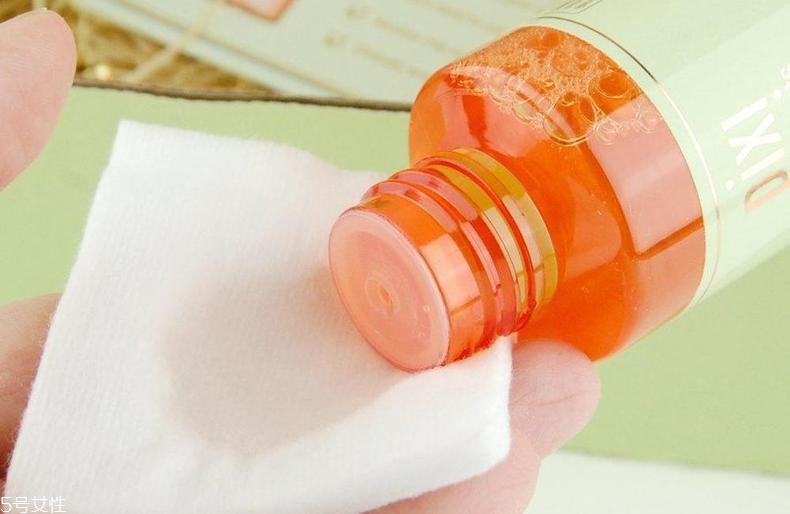 去角質(zhì)化妝水含酒精嗎？適合痘肌嗎？