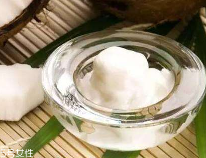 椰子油是什么顏色的？有兩種顏色