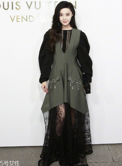 泡泡袖衣服怎么搭配？在大女人和小公舉之間自由轉換