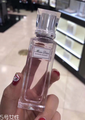 迪奧滾珠香水怎么使用？dior滾珠香水用法