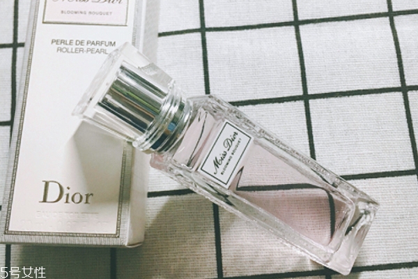 迪奧滾珠香水怎么使用？dior滾珠香水用法