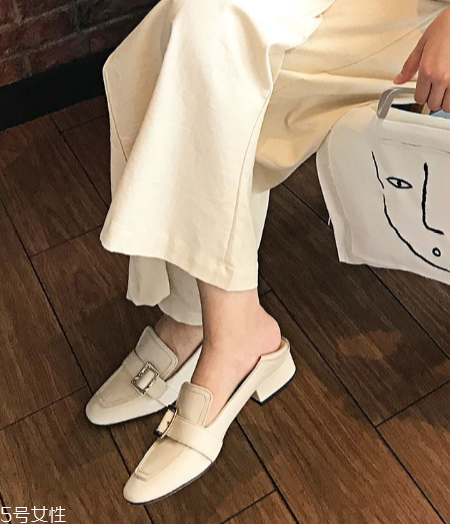 什么樣的鞋子顯腿長(zhǎng)？拯救自己的小短腿