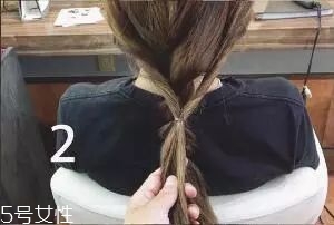 披肩發(fā)怎么弄好看圖解 六款新的編發(fā)教程