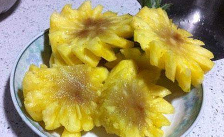 菠蘿里面發(fā)黑能吃嗎？切開菠蘿里面是黑色的怎么回事？