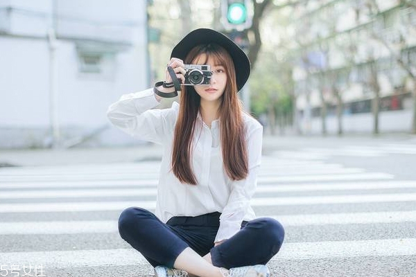 四月春游服裝搭配 這樣穿狂攬?zhí)一ㄟ\