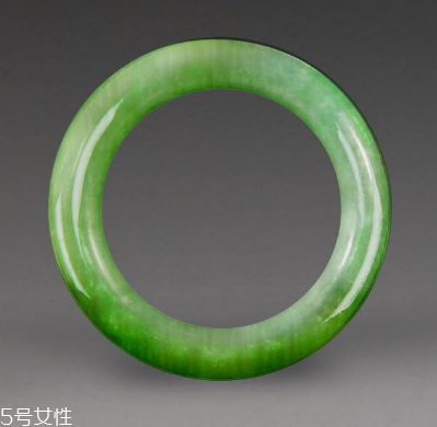 玉手鐲取不下來(lái)怎么辦？小妙招輕松取下玉手鐲