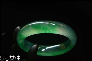 玉手鐲取不下來(lái)怎么辦？小妙招輕松取下玉手鐲