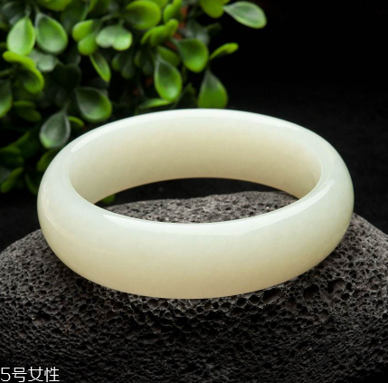 玉手鐲可以戴著睡覺嗎？玉手鐲有助于睡眠