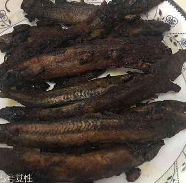 泥鰍會吃小魚嗎？這個是不會的
