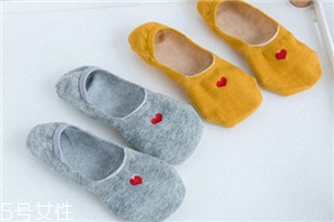 襪子粘有頭發(fā)怎么辦？巧妙利用身邊物品