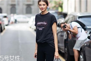 t恤怎么塞進(jìn)褲子好看？時尚達(dá)人都這樣塞