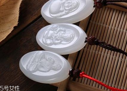 本命佛能戴著睡覺嗎？本命佛戴著睡覺好處多