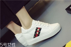 小白鞋可以用漂白水洗嗎？不要長(zhǎng)期用漂白水洗小白鞋
