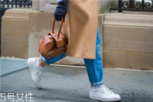 小白鞋蹭出黑條怎么辦？小白鞋黑印清洗方法
