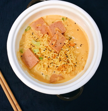 網(wǎng)紅牛奶辛拉面好吃嗎？牛奶辛拉面是黑暗料理嗎