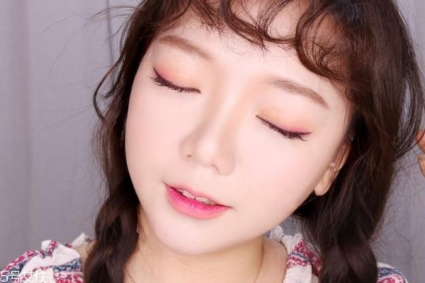 撞色妝怎么化好看 簡(jiǎn)單撞色妝圖解教程