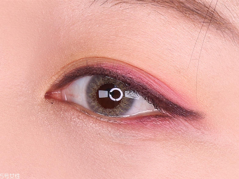 撞色妝怎么化好看 簡(jiǎn)單撞色妝圖解教程