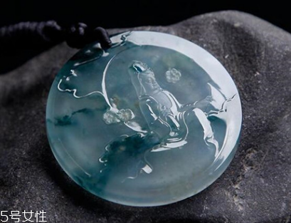 翡翠可以戴著洗澡嗎？翡翠洗澡能戴嗎