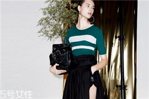 條紋t恤怎么搭配？條紋t恤搭配技巧