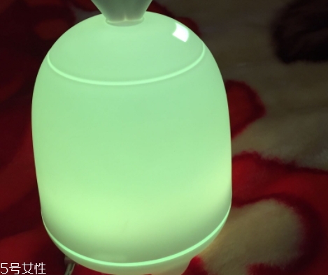 香薰機(jī)可以加香水嗎？香薰機(jī)香水可以代替精油嗎