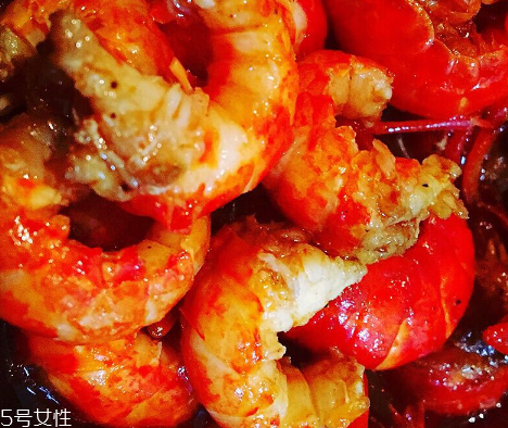 麻辣小龍蝦是海鮮嗎？麻辣小龍蝦屬于海鮮嗎？
