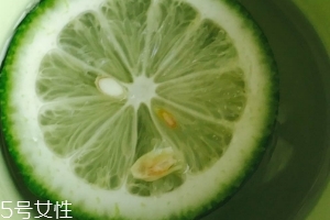 青檸檬可以敷臉嗎？青檸檬敷臉能美白嗎？