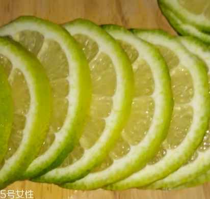 青檸檬可以敷臉嗎？青檸檬敷臉能美白嗎？
