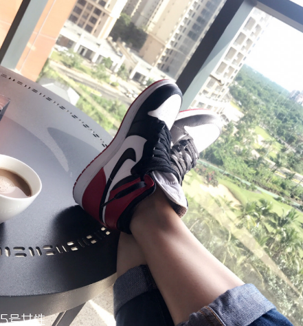 aj 1黑腳趾多少錢？aj 1黑腳趾市場(chǎng)價(jià)格