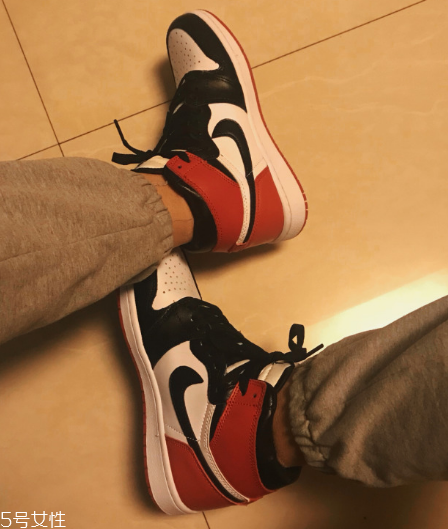 aj 1黑腳趾是荔枝皮嗎？aj 1黑腳趾皮質(zhì)是不是荔枝皮