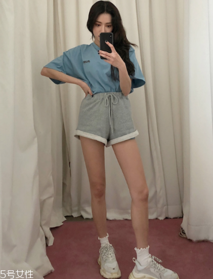 寬松t恤配什么褲子？寬松t恤搭配褲子圖片