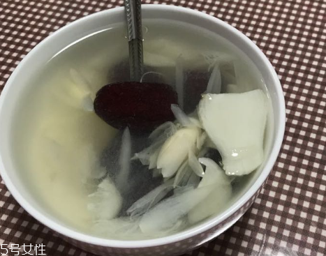 新鮮百合能泡水喝嗎？新鮮百合泡水好嗎？