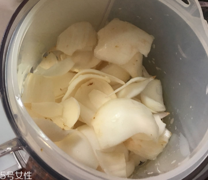 新鮮百合可以燉雞嗎？新鮮百合燉雞好吃嗎？
