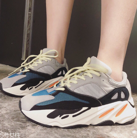 yeezy 700偏碼嗎？yeezy 700碼數(shù)正常嗎