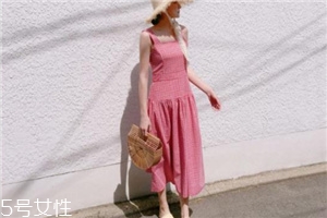 格子連衣裙搭配什么鞋子？格子連衣裙搭配技巧