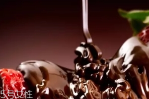 巧克力糖漿怎么做？巧克力糖漿可以做什么？