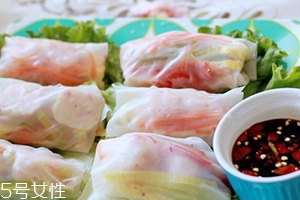 越南春卷皮用冷水還是熱水泡？越南春卷皮泡多久