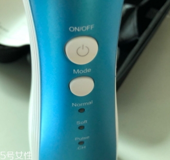 沖牙器和牙線哪個(gè)好？沖牙器和牙線的優(yōu)缺點(diǎn)