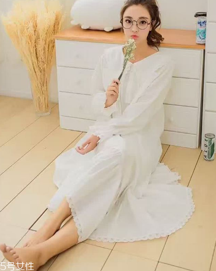睡衣里面要穿內(nèi)衣嗎？睡衣里面穿不穿內(nèi)衣