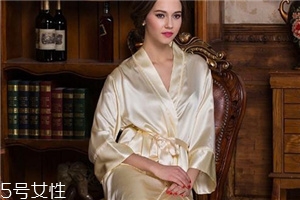 睡衣里面還要穿內(nèi)褲嗎？睡衣里面用不用穿內(nèi)褲