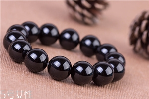 黑瑪瑙手串戴哪只手？黑瑪瑙手串佩戴忌諱