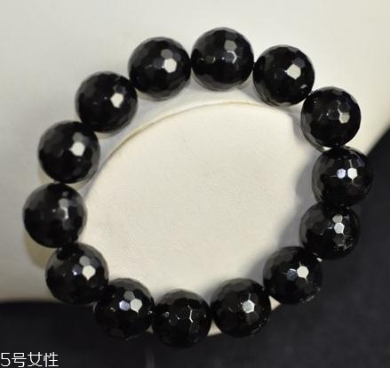 黑瑪瑙手串戴哪只手？黑瑪瑙手串佩戴忌諱