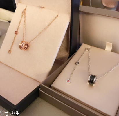 項(xiàng)鏈?zhǔn)屈S金還是鉑金好？項(xiàng)鏈買黃金還是鉑金