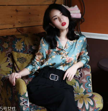 絲質(zhì)襯衫怎么搭配？絲質(zhì)襯衫搭配圖片