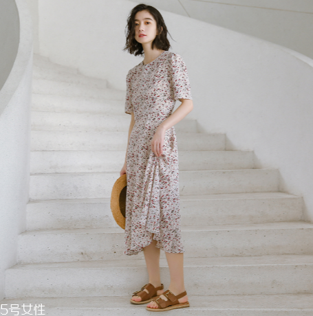小個子女生穿什么裙子好看？小個子女生穿搭技巧