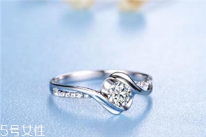 戒指可以戴中指嗎？戒指能不能戴在中指