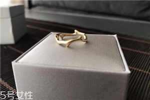 戒指不好摘下來(lái)怎么辦？戒指不好取下來(lái)怎么辦