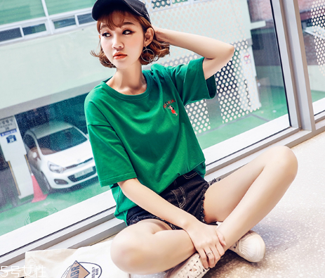 皮膚黃穿什么顏色顯白？適合黃皮女生的衣服顏色